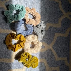 Set of 7 scrunches, barely worn!